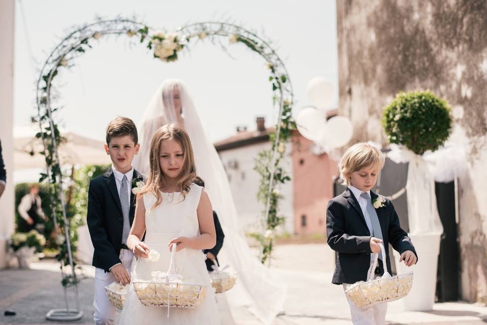 Arco fiorito uscita casa sposa