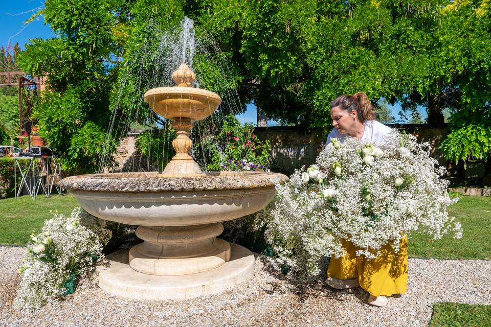 Fontana con fiori
