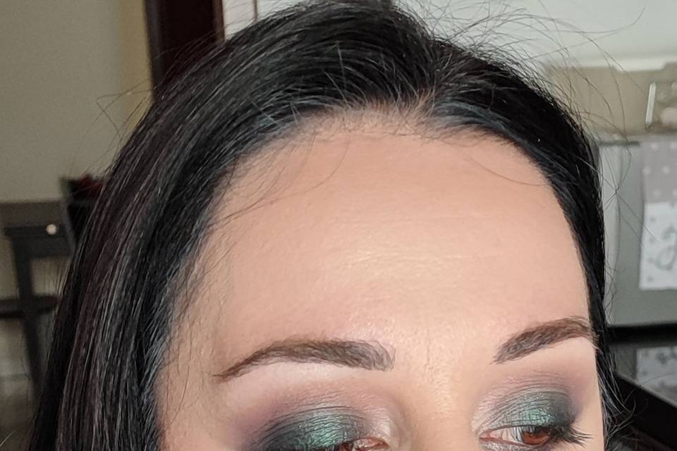 Green smokey eyes