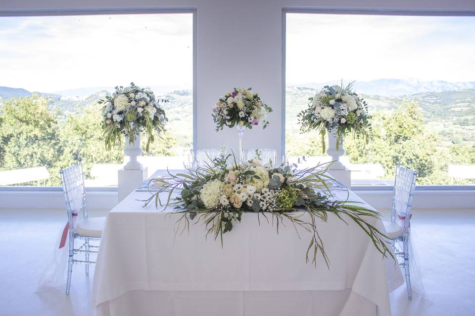 Tavolo sposi in bianco