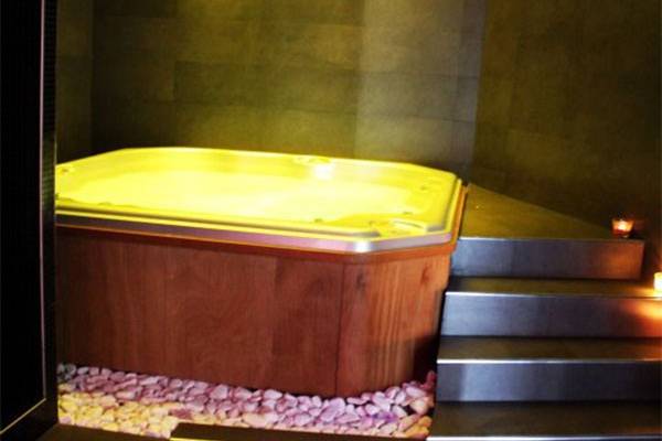 Cielo stellato jacuzzi giallo