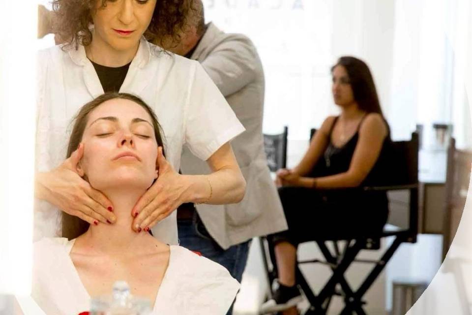 Trattamento viso con massaggio