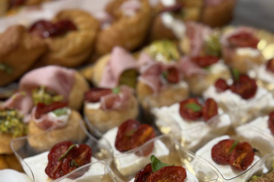 Buffet tavola bianca