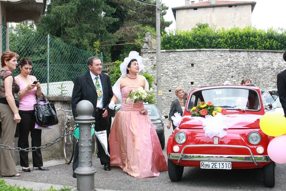 La 5oo con la sposa e il padre