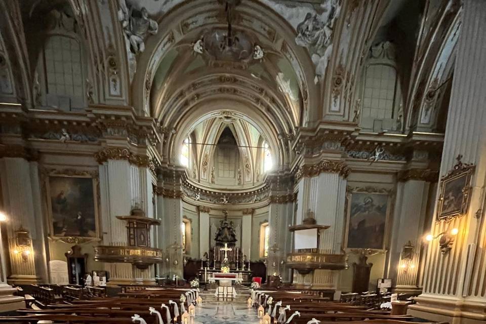 Navata con lanterne