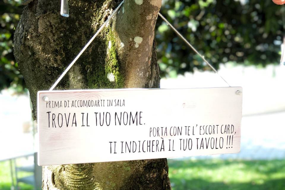 Insegna escort card