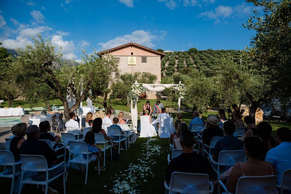 Matrimonio bordo piscina