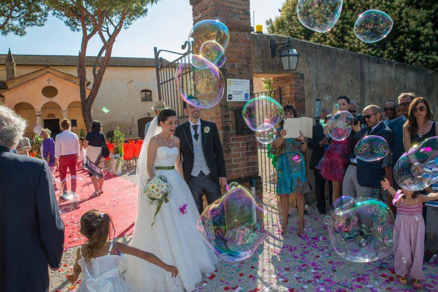 Bolle all'uscita dalla Chiesa