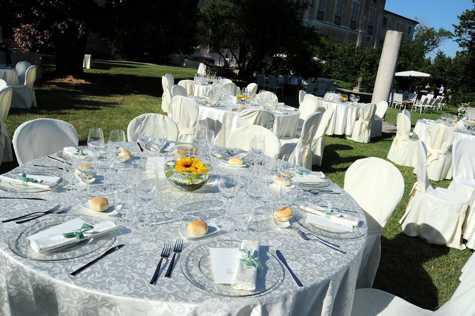 La sala allestita nel giardino