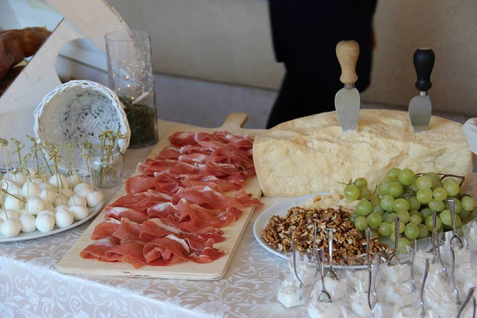 Buffet dei salumi e formaggi