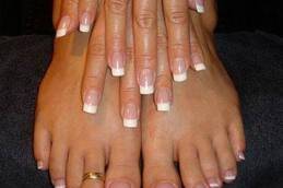 Ricostruzione con french manicure