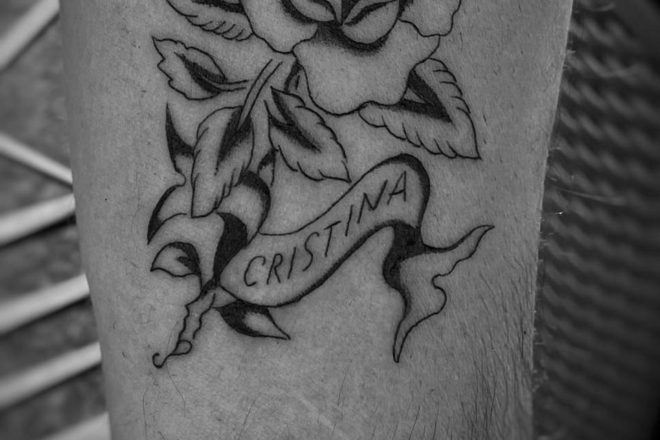Rosa tradizionale tattoo