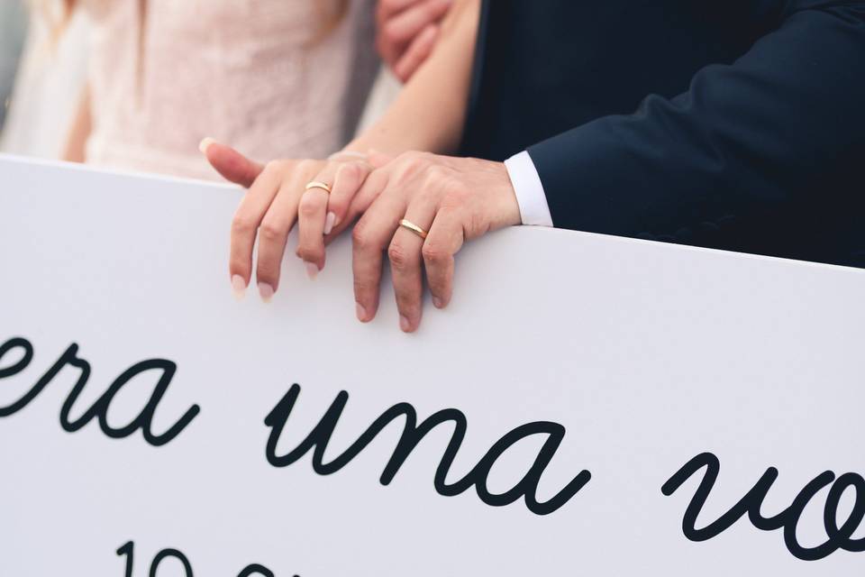 Mai più pose
