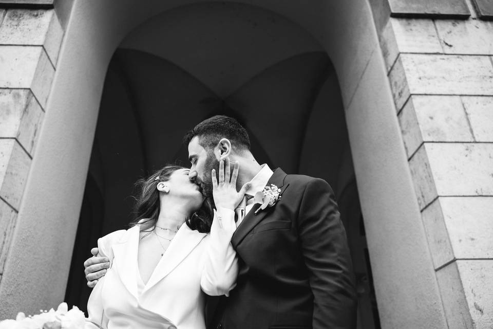 Mai più pose