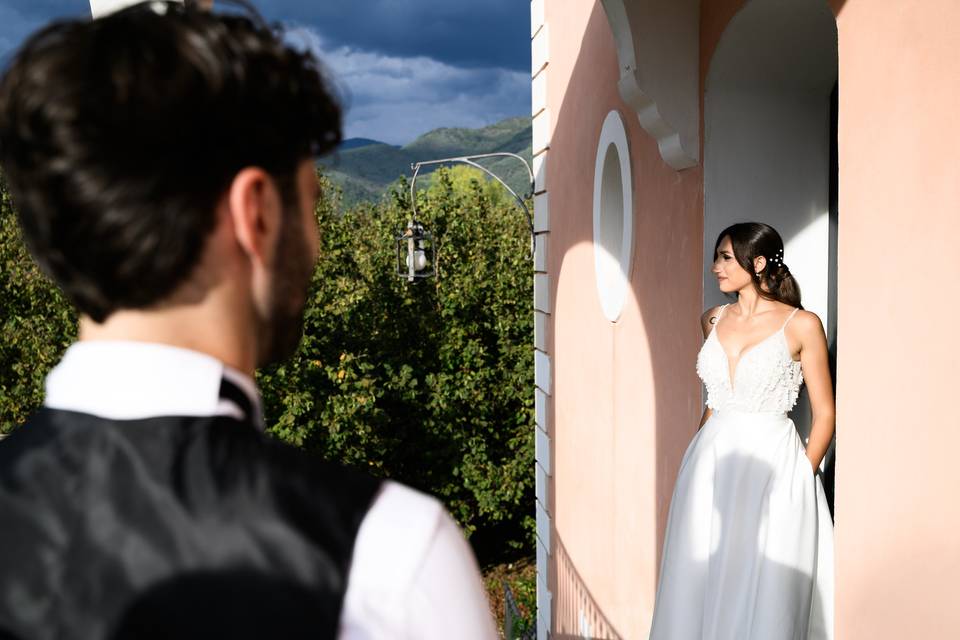 Mai più pose