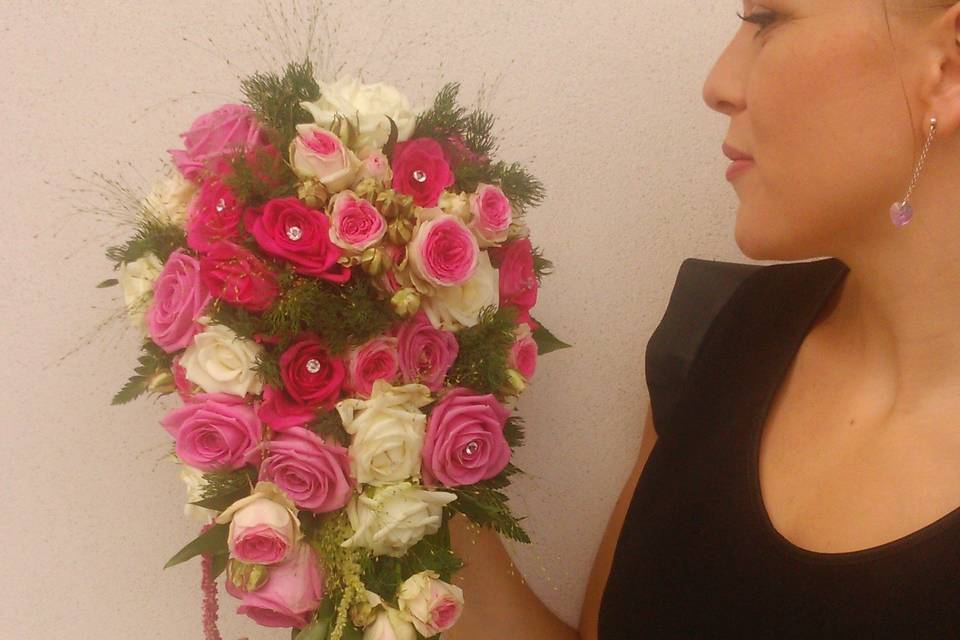 Bouquet pendente bianco&fucsia