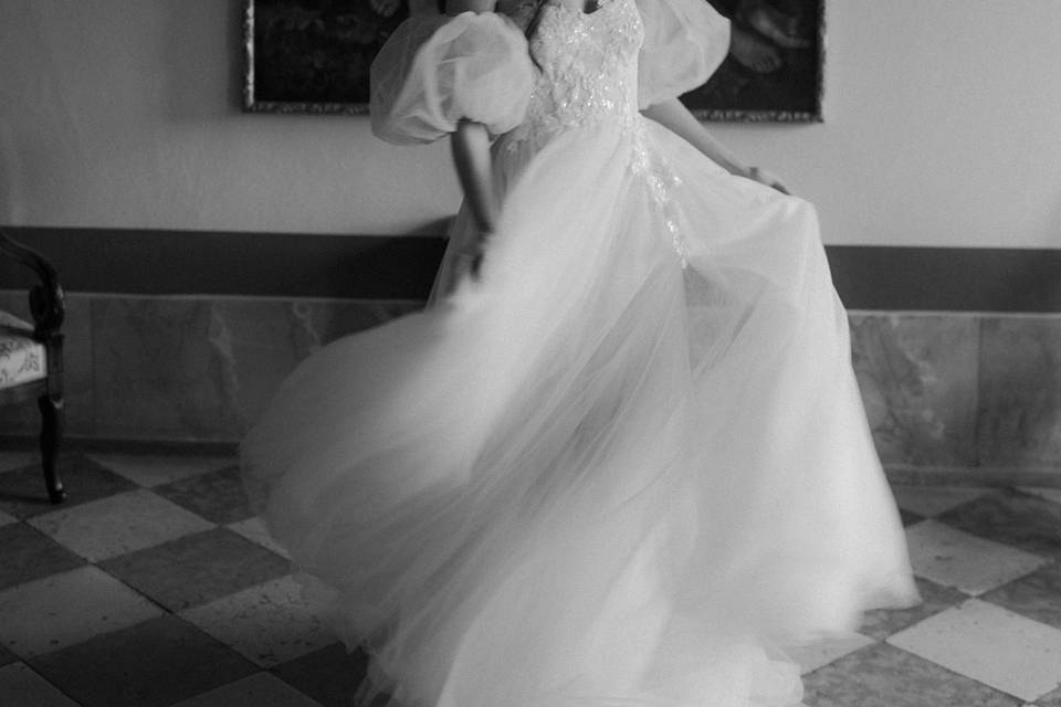 White_bridal_dress