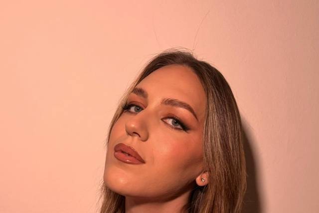 Glam make-up