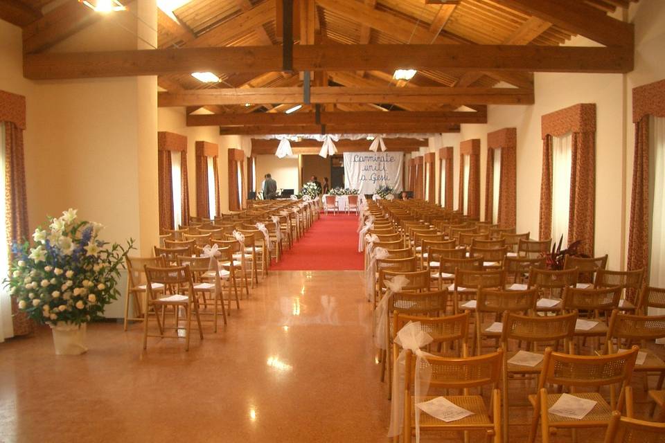 Matrimonio nel salone rosso