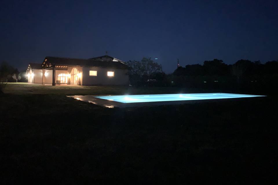 Piscina illuminata