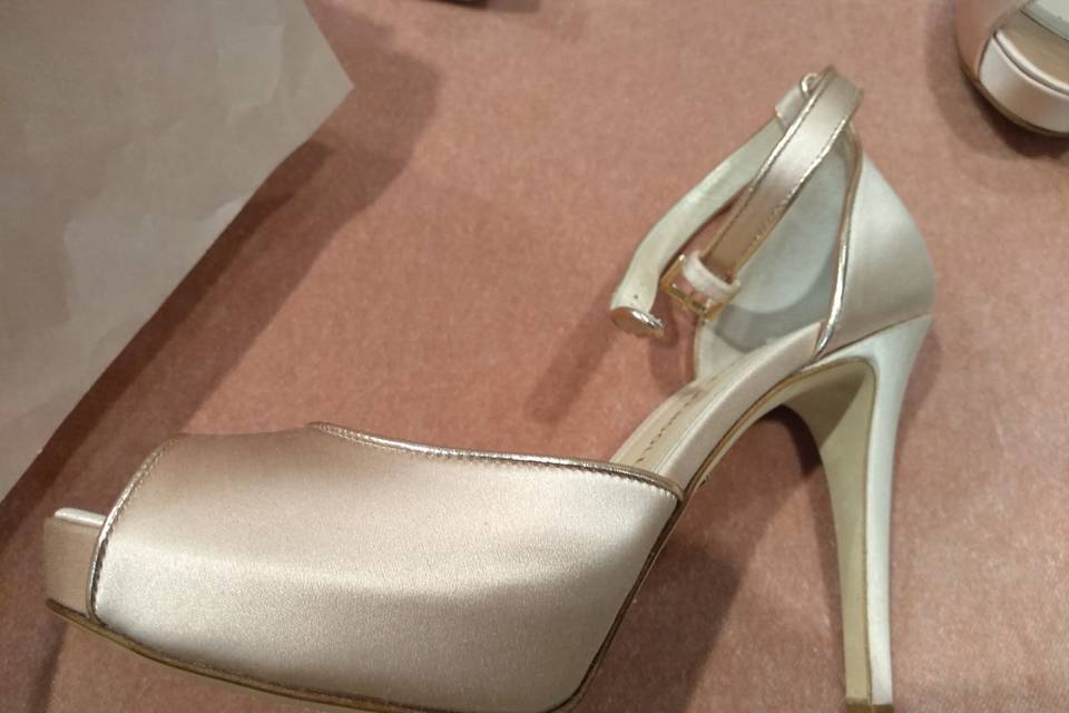 Le scarpe da sposa, bianche?