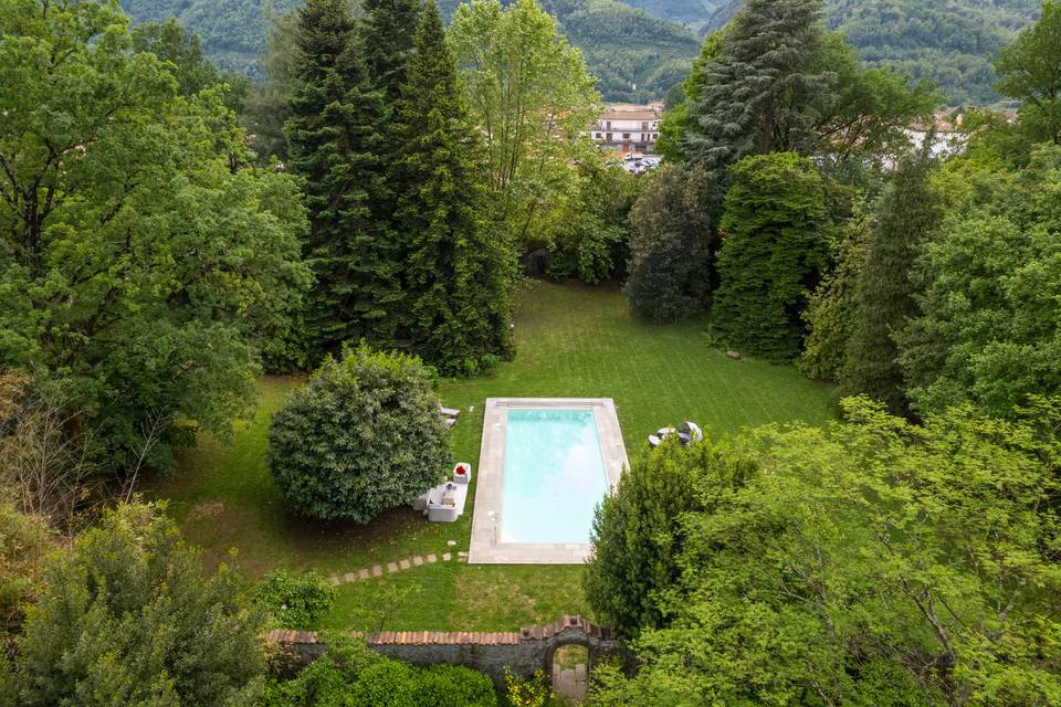 Piscina e parco