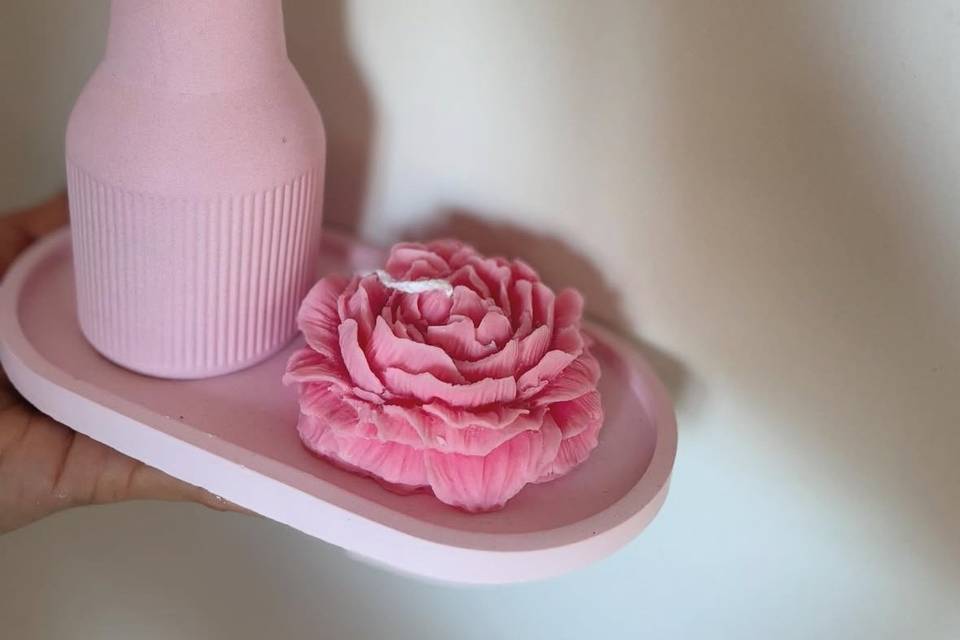 Vaso e peonia profumata