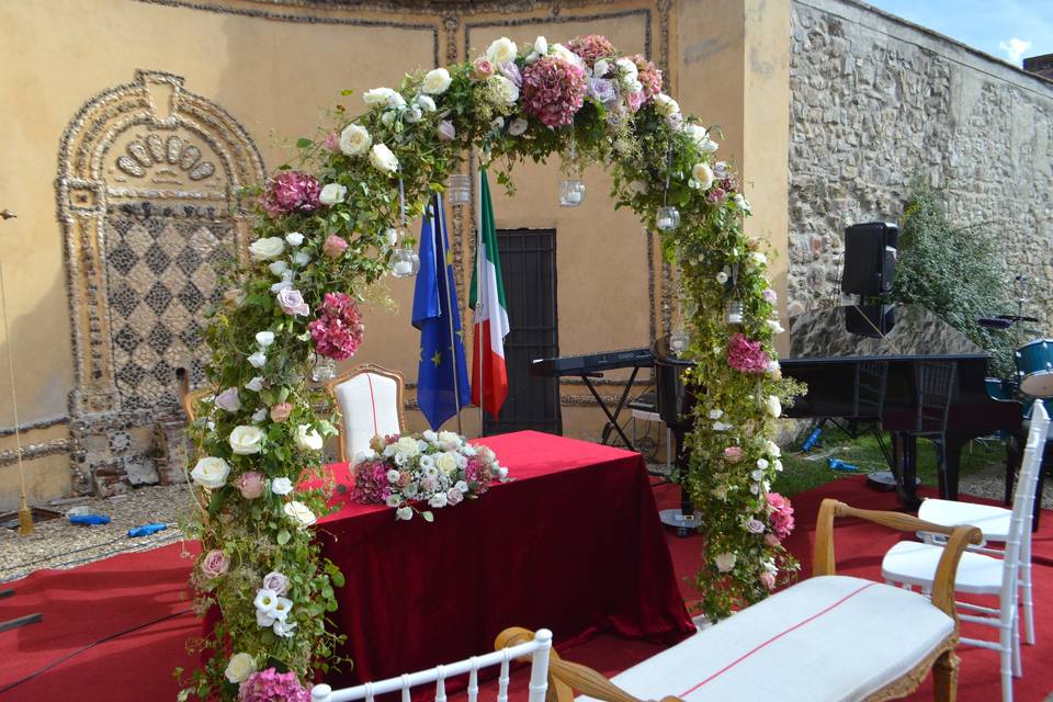 Arco ortensia e rose