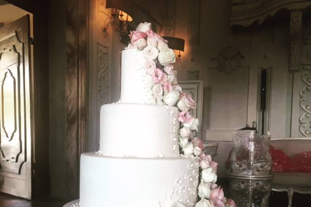 Wedding cake rose e fiori