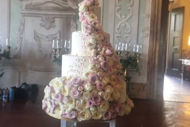 Wedding cake rose e fiori
