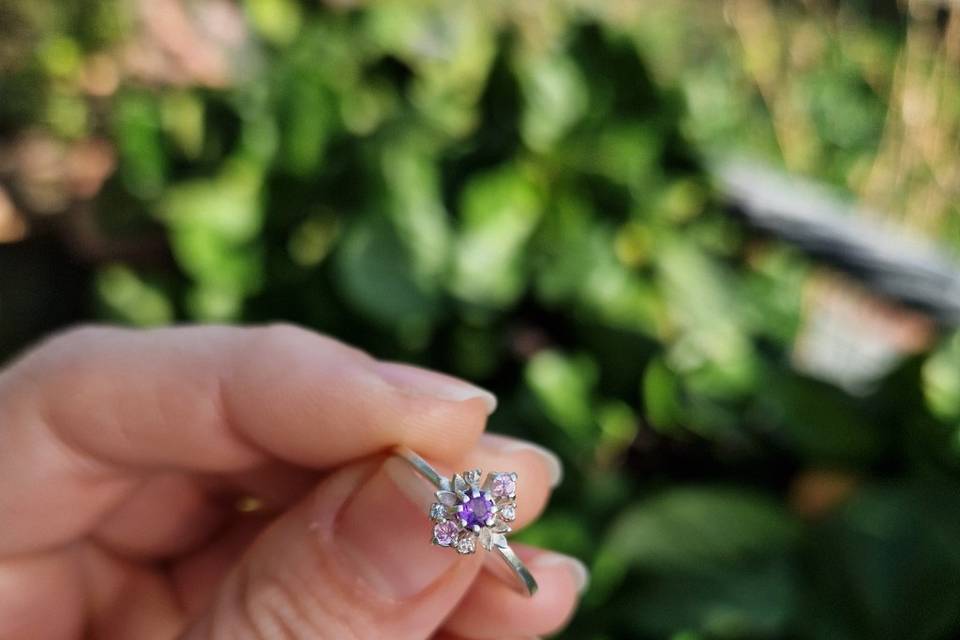 Anello con ametista e zaffiri
