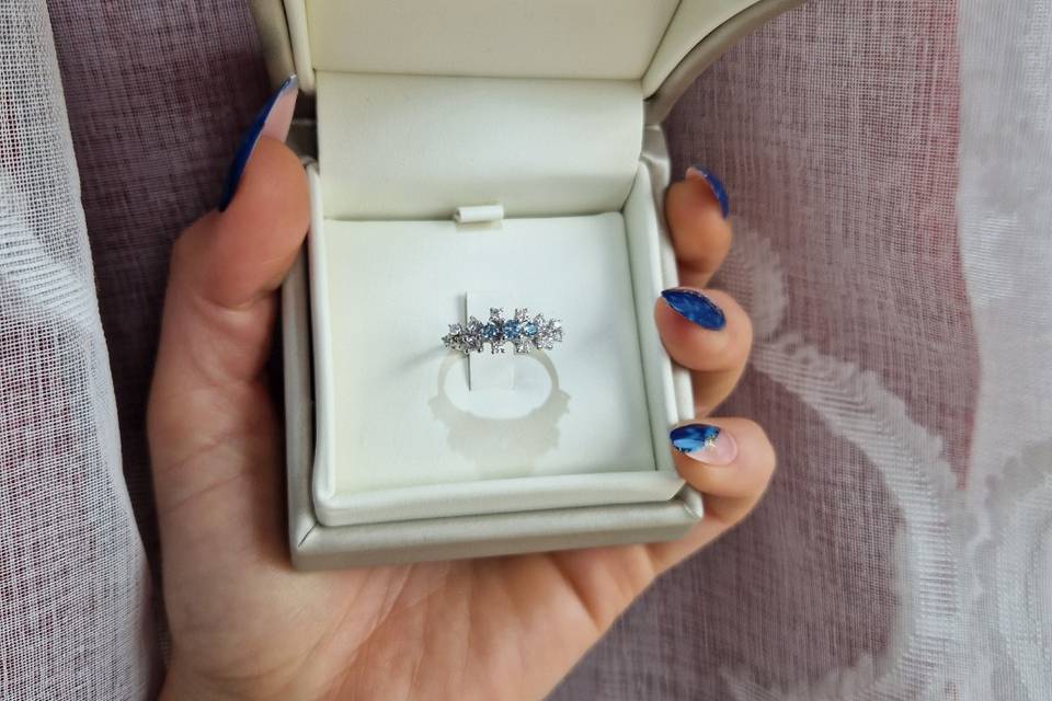 Anello in oro 18k diamanti e A