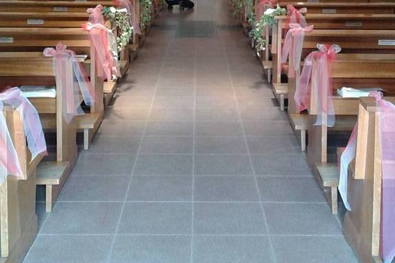 Allestimento banchi chiesa
