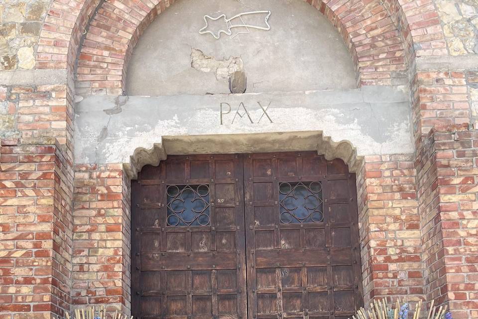 Ingresso chiesa fasci bambù