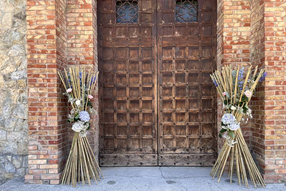 Ingresso chiesa con fasci