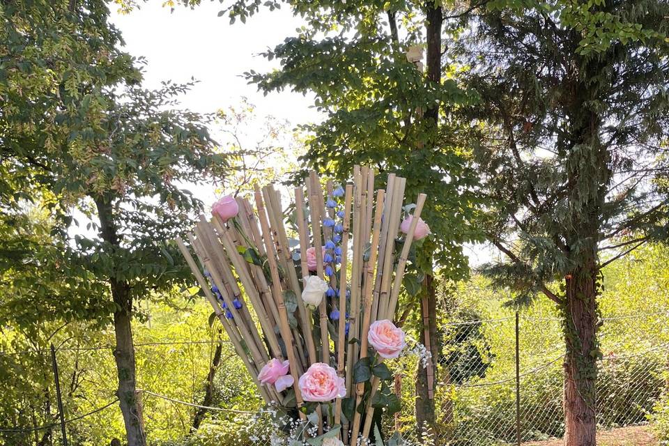 Fascio bambù e fiori