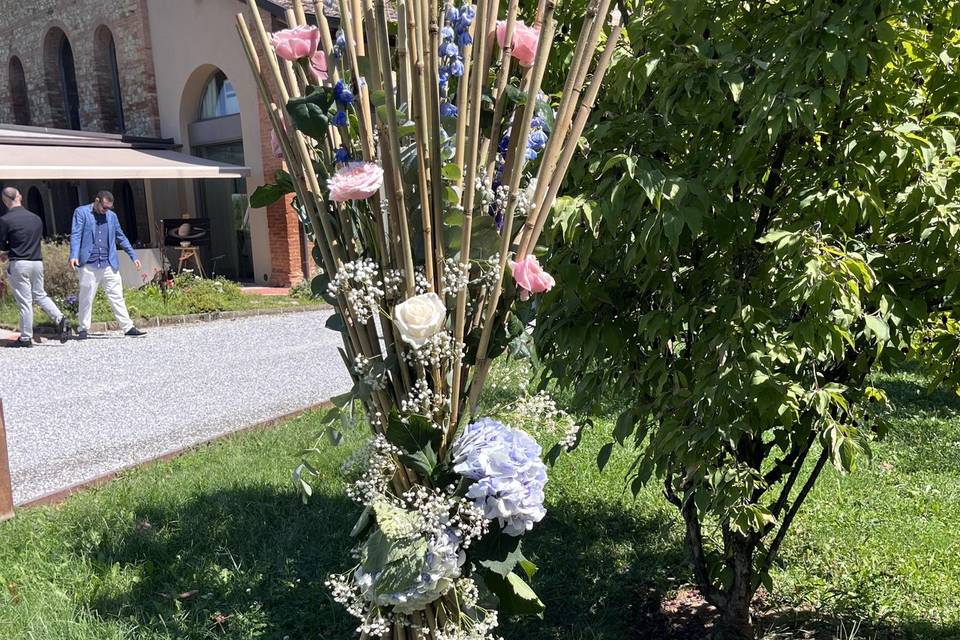 Fascio bambù e fiori