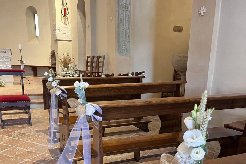 Decorazione banchi chiesa