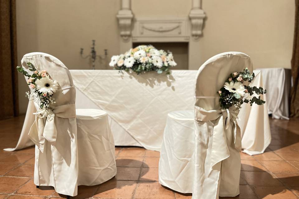 Allestimento altare e sedute