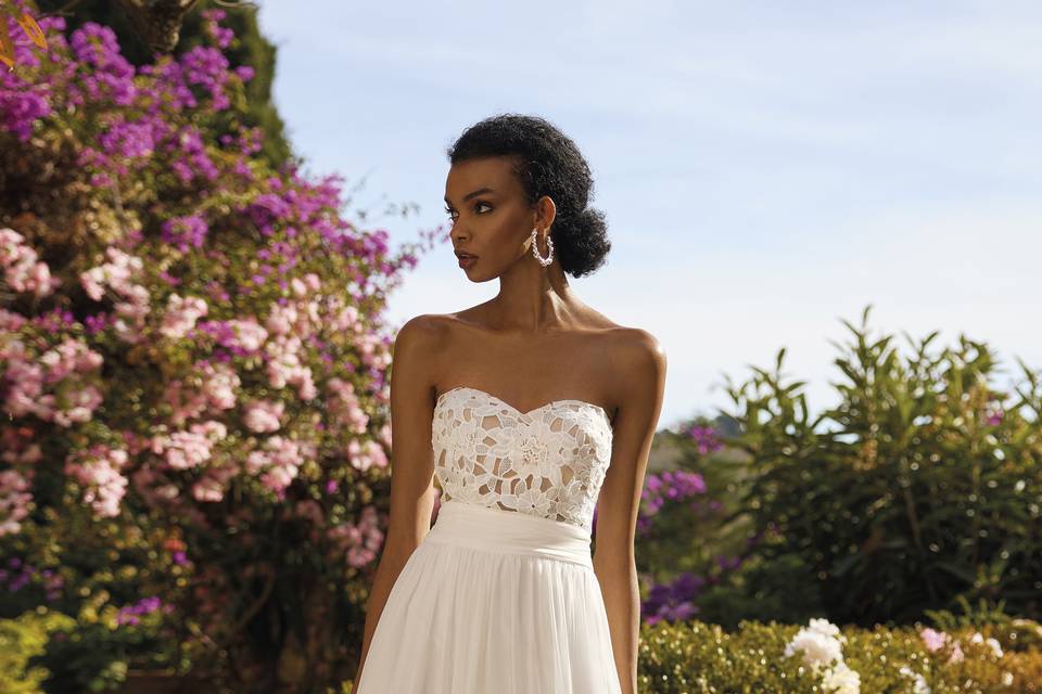 White one By Pronovias