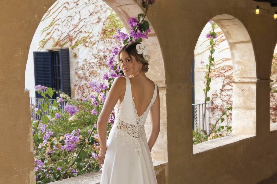 White one By Pronovias