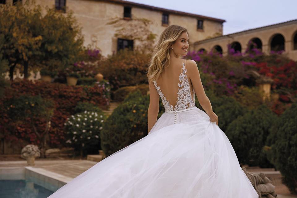 White one By Pronovias