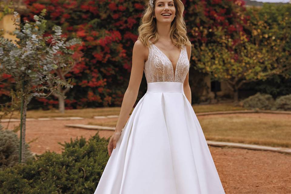 White one By Pronovias