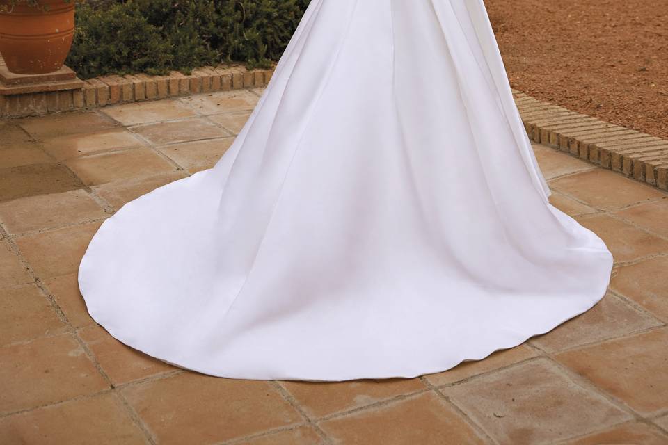 White one By Pronovias