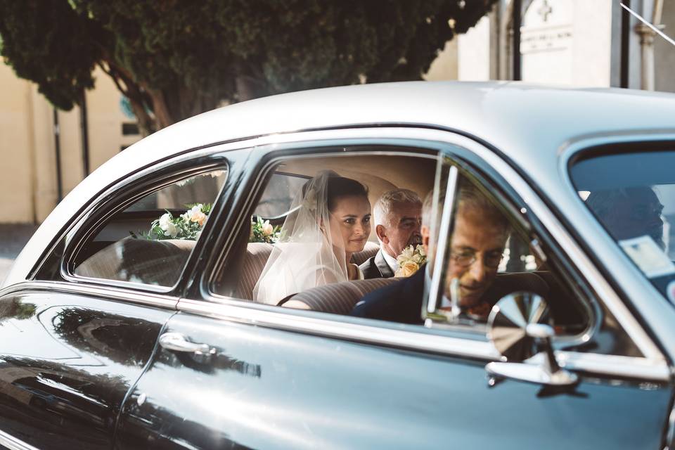 Arrivo della sposa in auto