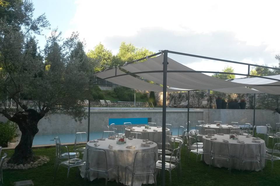 Allestimento bordo piscina