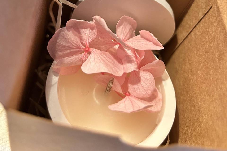 Mini bloom candle