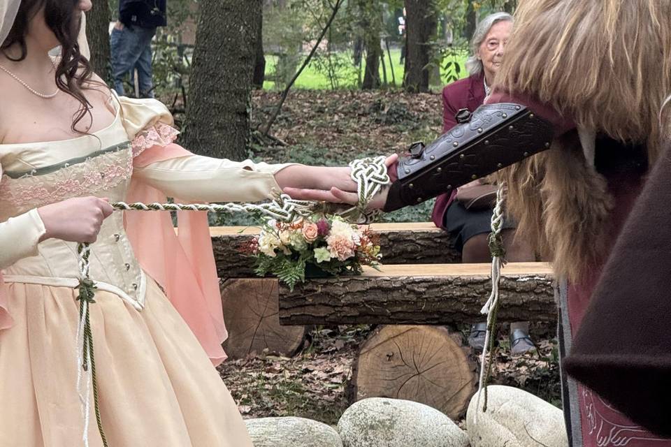 Matrimonio celtico nel bosco
