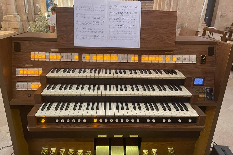 Musica con organo da chiesa