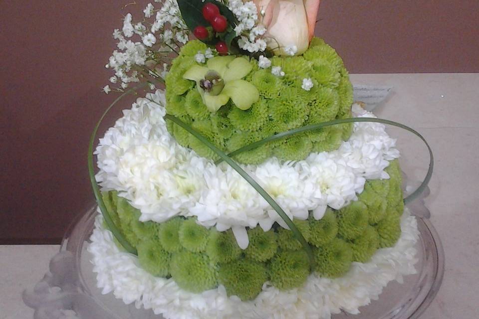 Torta nuziale in fiore